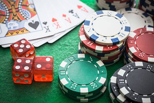 Roulette and baccarat table interfaces on nanastoto 126